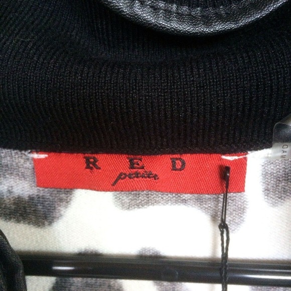 Red Petite Sweater Pullover SzPL Ruffle Collar Abstract Blk/Wht Sleeveless NWT - Picture 3 of 8